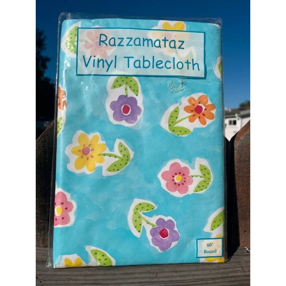 Vintage Razzamataz Vinyl Tablecloth 60 Round Blue Floral Daisies Retro NIP